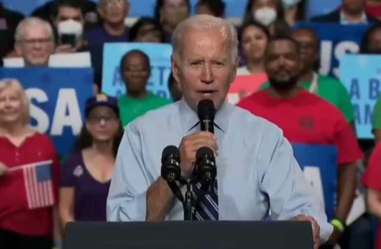 Egy tüntető zavarta meg Biden beszédét: „elcsaltad a választást!”