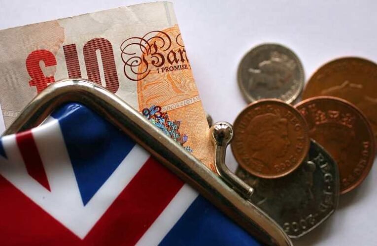 „NE FIZESS” – Tiltakozást indítanak a villamosenergia-árak emelkedése ellen Nagy Britanniában