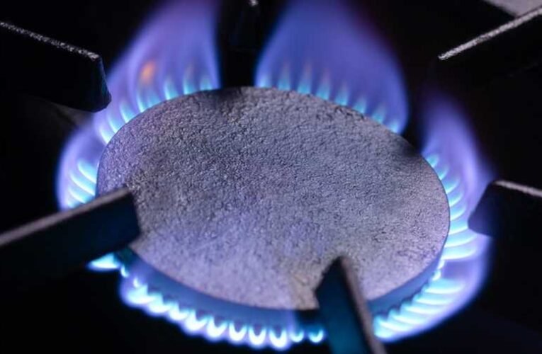 Döntött a kormány: csökkenni fog a villany és a gáz ára