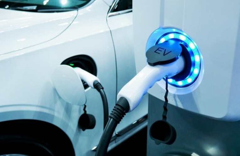 Nagy Márton: Legalább 1,7 millió e-autó vásárlásra és mintegy 600 ezer forint otthoni töltőállomásra