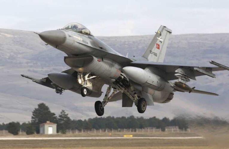 Politico: Nem valószínű, hogy Ukrajna rövid időn belül F-16-osokat kap