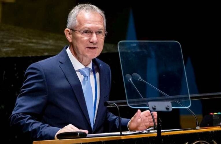 Kőrösi Csaba: „Oroszországnak a fedélzeten a helye”