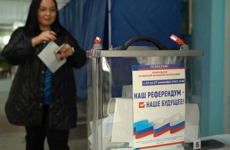 A túlnyomó többség az Oroszországhoz csatlakozásra szavazott az orosz ellenőrzés alá került ukrajnai régiókban