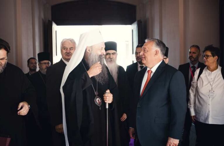 A szerb ortodox pátriárka kitüntette Orbán Viktort