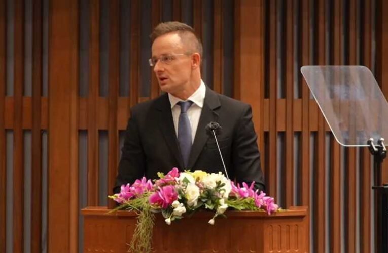 Szijjártó: a globális biztonság forog kockán