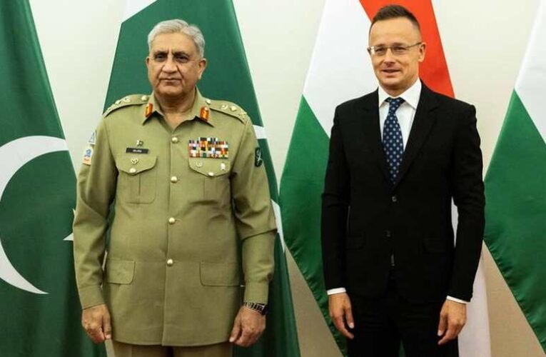 A pakisztáni vezérkari főnököt fogadta Szijjártó Péter
