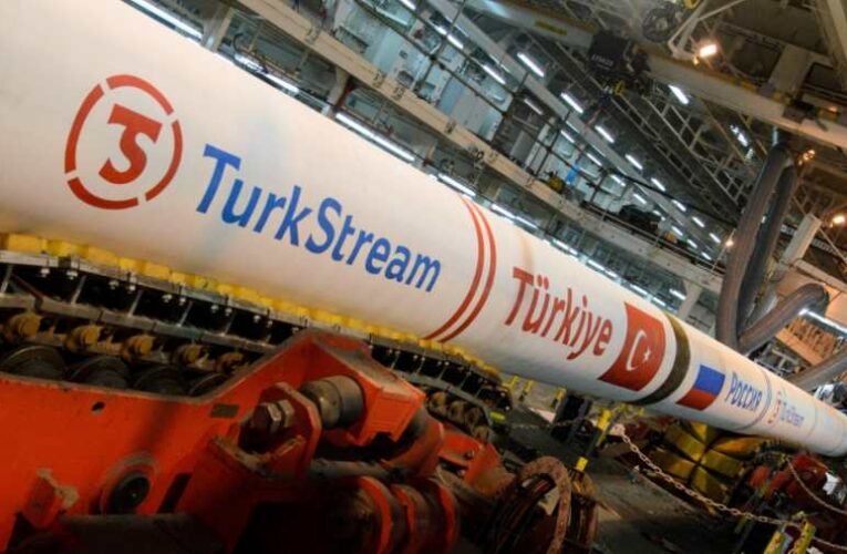 Szárnyalnak az európai gázárak – Visszavonták a Török Áramlat üzemeltetőjének exportengedélyét