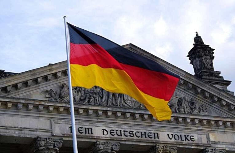 Berlin újabb rakéta-sorozatvetőket és páncélozott szállítójárműveket szállít Ukrajnának