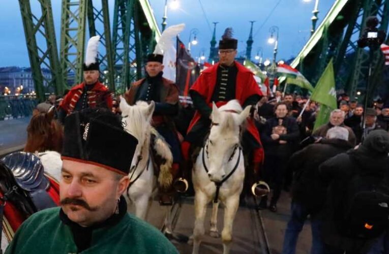A Momentum lefoglalta a Mi hazánk horthys felvonulása elől a Bartók Béla utat