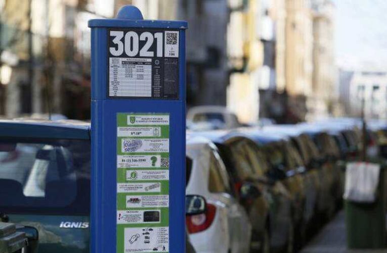 Hétfőtől tízezer forinttal büntetik a lakossági engedély nélkül parkolókat a IX. kerületben