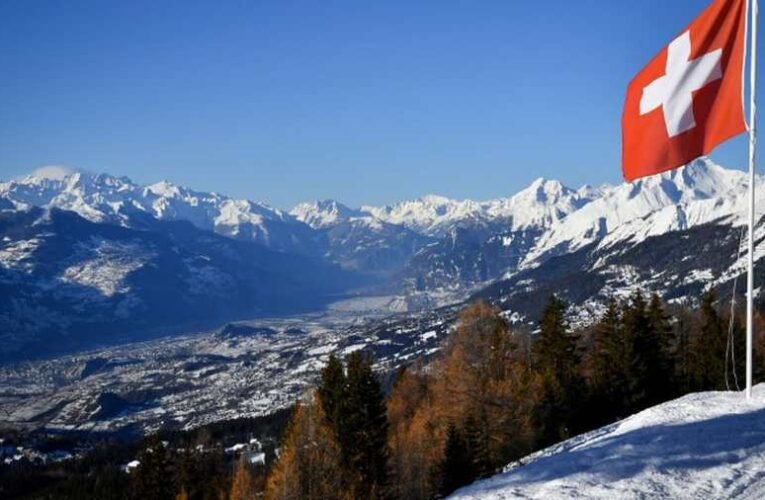 Tiltakoznak a valódi svájci magyarok a Magyar Péter tüntetésén nevükben felszólaló, de számukra ismeretlen „svájci“ szónok hazugságai ellen