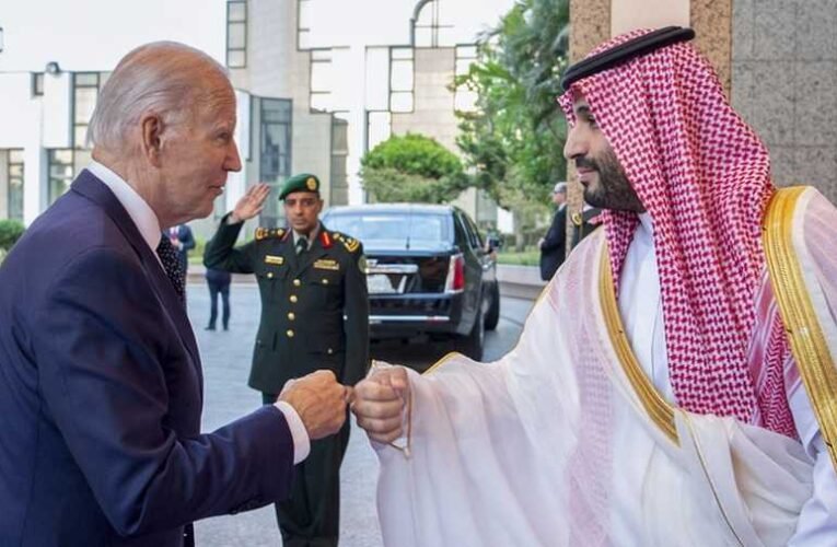 Le Figaro: Biden átgondolja kapcsolatait Szaúd-Arábiával, mivel az Oroszország oldalára állt