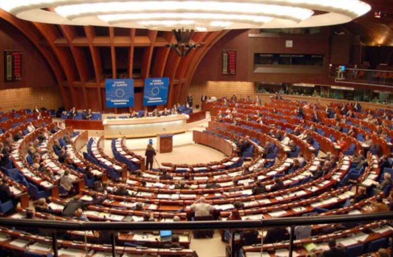 Teljes körű ellenőrzési eljárás alá vonja Magyarországot az Európa Tanács