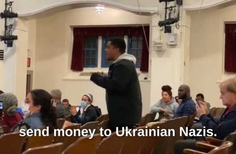 Botrány: Tulsi Gabbard felhívása már érezteti hatását – leüvöltötték a demokrata párti képviselőt