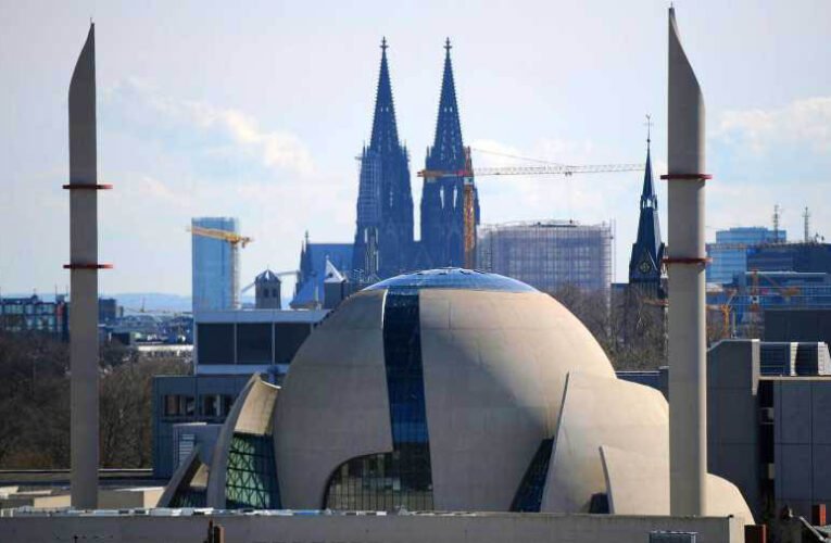 A „fejlődő Németország”: Először szólal meg a müezzin Köln fölött