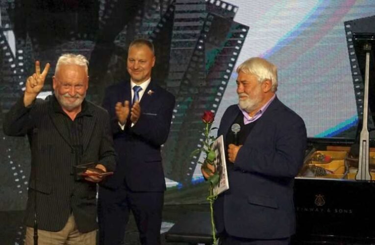 Molnár Tamás képzőművészt, antikommunista ellenzékit kitüntették Lengyelországban