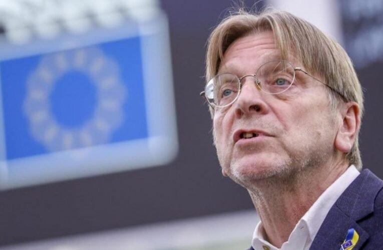 Fogtündér Verhofstadt már prüszköl, botrányosnak tartja, ha megjönne a jogos pénz Brüsszelből