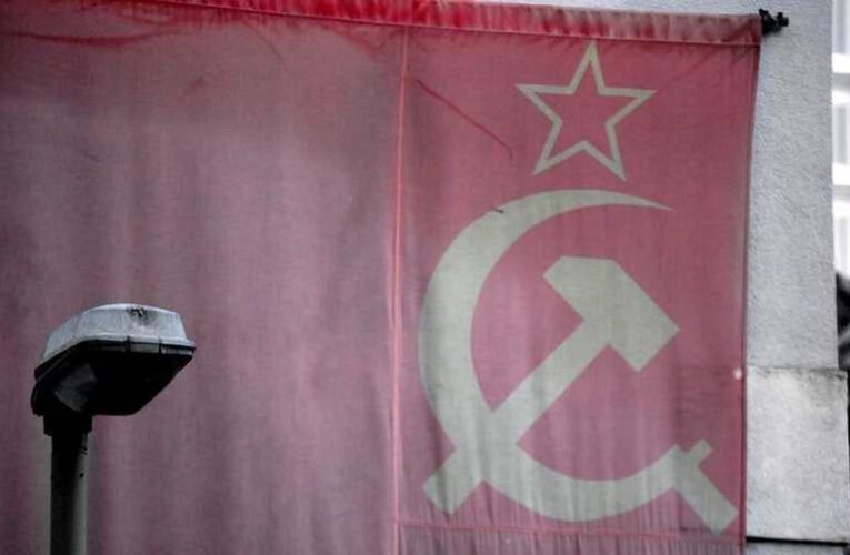 Lebukott a főnöksodratú baloldal