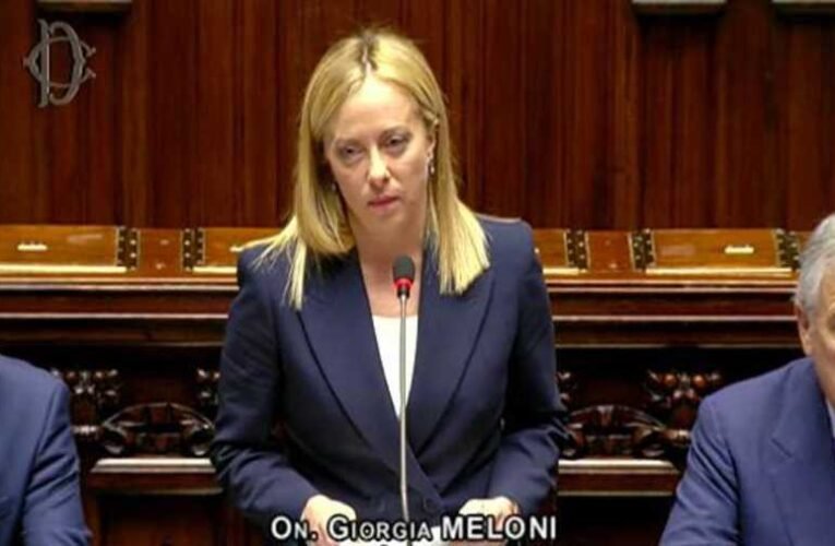 Giorgia Meloni szerint a békét nem a szivárványos zászlókkal való tüntetések teremtik meg