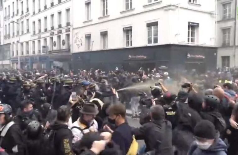 Általános sztrájk Franciaországban a kormány ellen (videóval)