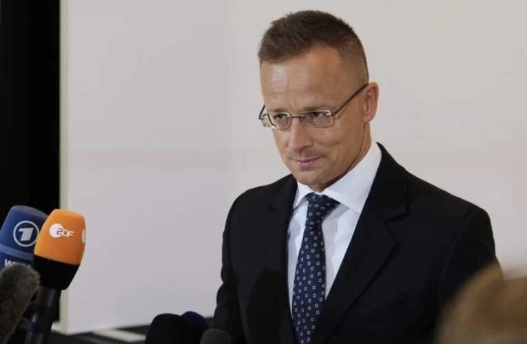 Szijjártó: Magyarország fenntartja a kijevi nagykövetség működését