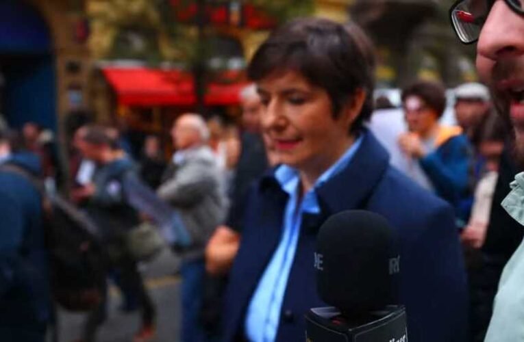 Sokan vagyunk – örömködött Dobrev Klára, miután a DK rárepült a tanártüntetésre (Videó!)