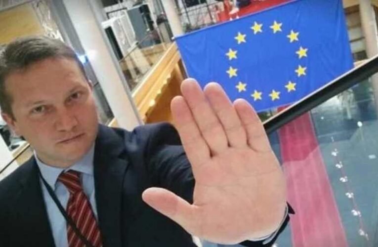 EP-képviselői mandátumának visszaadására szólította fel az MSZP Ujhelyi Istvánt