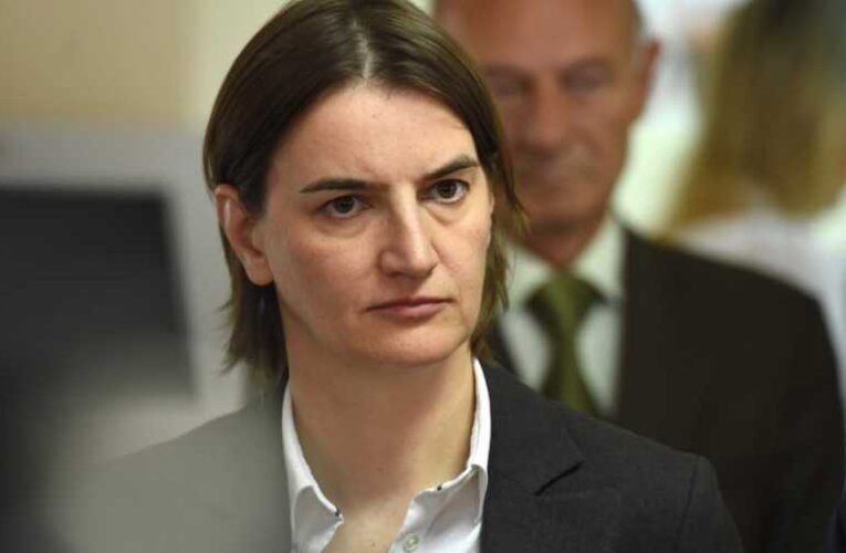 Szerb kormányfő: minden kémkedő drónt lelövünk