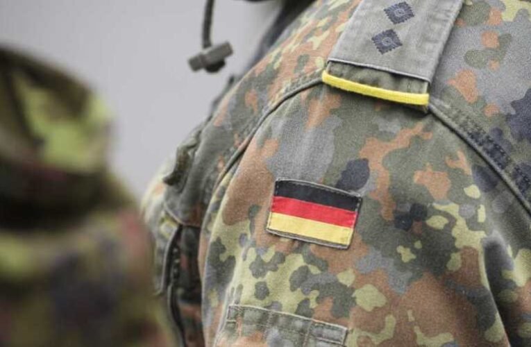 A német hadsereg véletlenül „SS” feliratú egyenruhákat adott ki