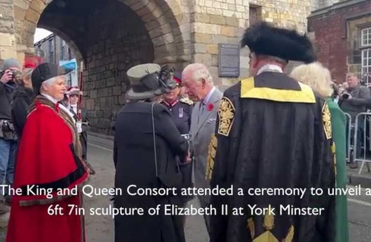 Tojással próbálták megdobálni a brit uralkodót és feleségét