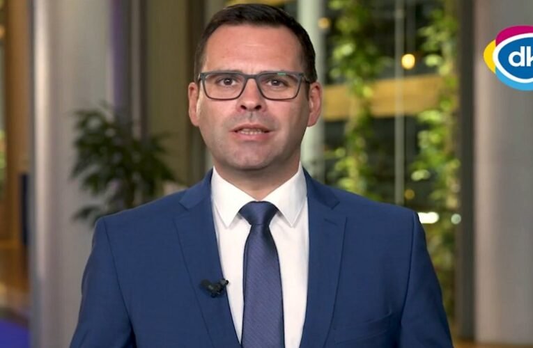 A DK undorító megnyilvánulása: megszavazzák az EU-s pénzek befagyasztását