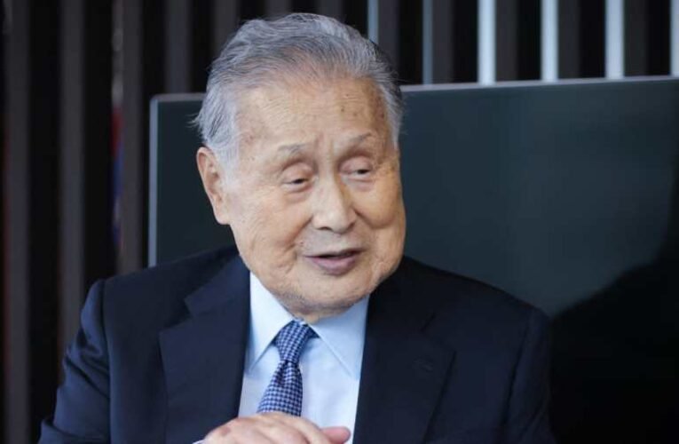 Hogy lehet, hogy mindenki Putyint bírálja, de Zelenszkijt senki nem szidja? – kérdezte a volt japán kormányfő
