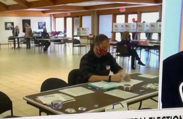 Így szavaztak egy philadelphiai amerikai szavazóhelyiségben: brutális (videó)