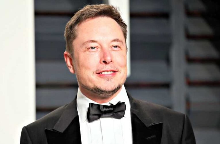 Elon Musk egy mémet osztott meg a kéregetéstől szenvedő Zelenszkijről