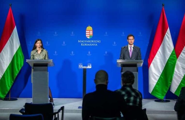 Breaking: Rendkívüli Kormányinfo Gulyás Gergellyel és Szentkirályi Alexandrával (élő közvetítés)