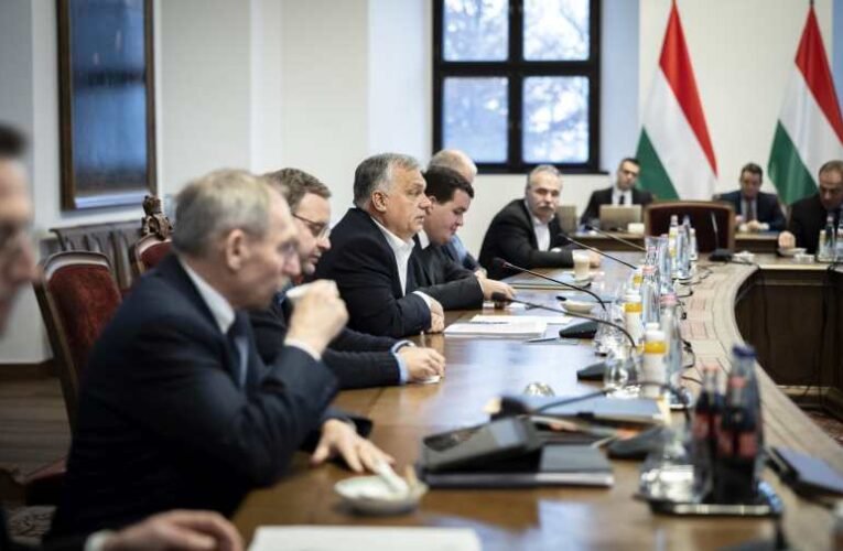 Orbán Viktor: a legfontosabb feladat Magyarország energiaellátásának biztosítása és a szankciós energiafelárak letörése