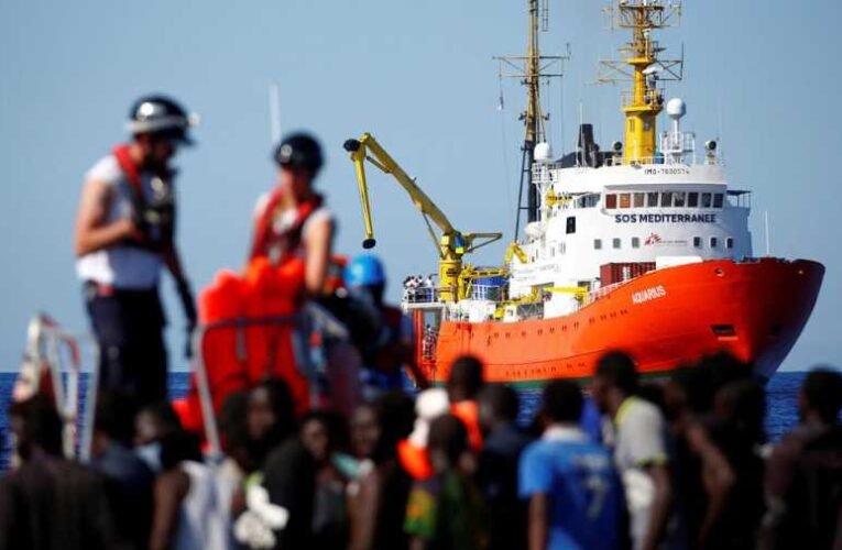 Az olasz kormány nemet mond az NGO-hajókkal érkezett több mint nyolcszáz ember kikötésére