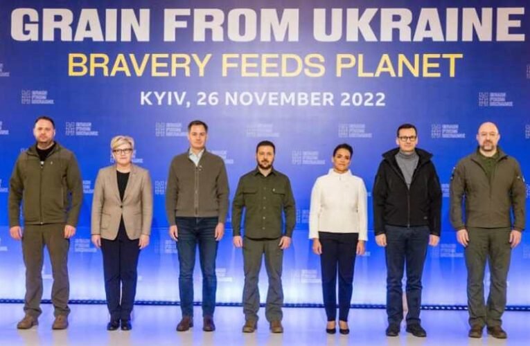 Vonattal ment Lengyelországba, onnan tovább Ukrajnába Novák Katalin