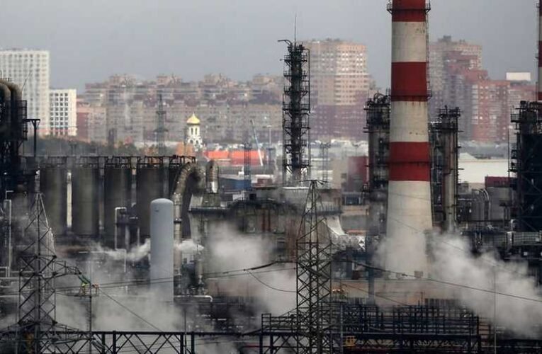 WSJ: Az Egyesült Államok és szövetségesei megállapodtak az oroszországi olaj árplafon paramétereiről