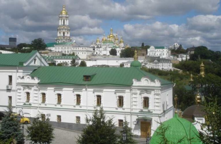 Zelenszkijék házi őrizetbe vették a kijevi kolostor apátját