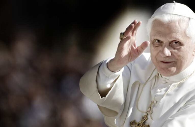 Stoffán György: Egyház, pápa nélkül…