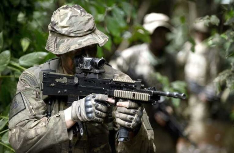 Az Egyesült Királyság elismerte, hogy csapatokat küldött Ukrajnába