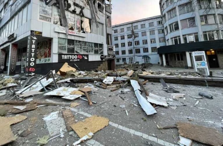 2014-óta a legsúlyosabb ukrán csapás érte Donyecket, többen meghaltak (videók)