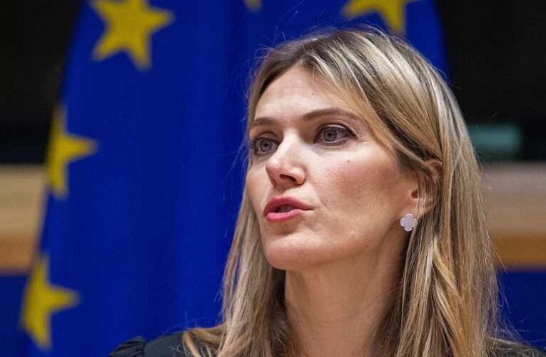 Az „ördög ügyvédje” vette át Eva Kaili leváltott EP-alelnök jogi képviseletét