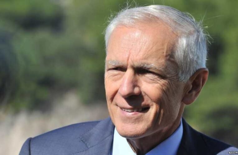 Wesley Clark tábornok szerint gyakorlatilag tehetetlenek Orbán Viktorral szemben