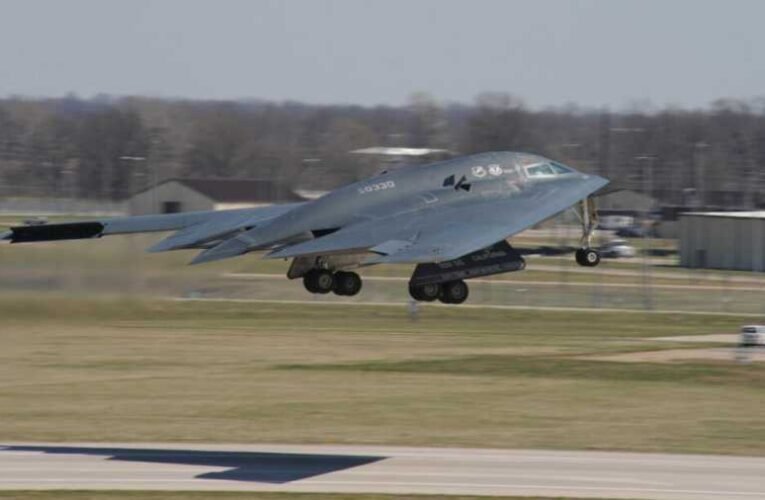 Kényszerleszállás után kigyulladt egy amerikai atombombázó