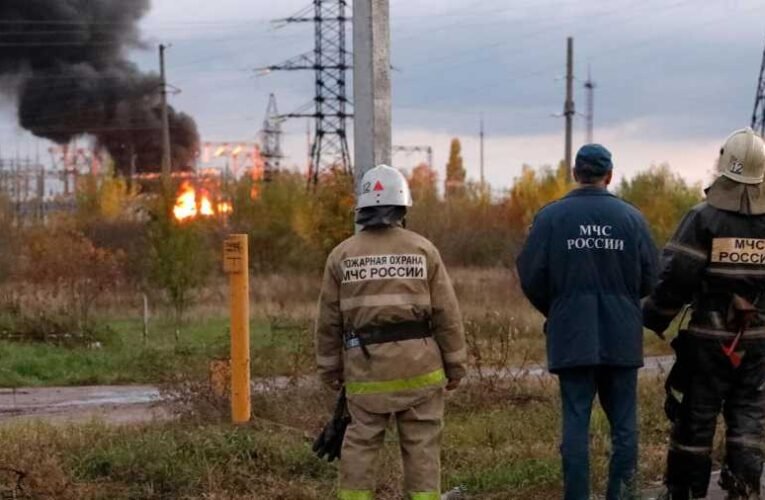 Ukrajna a terror felé fordul, vezetői a háborúból élnek