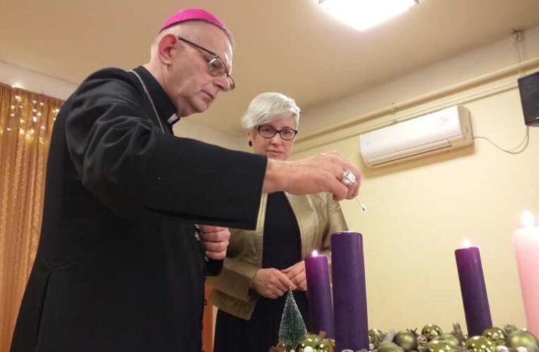 Püspöki gyertyagyújtás – Pusztaszabolcs ünnepelt