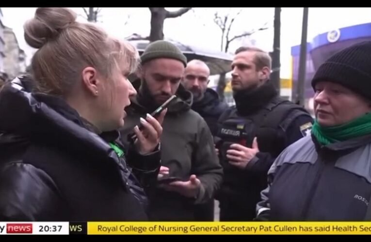 Lejárató riportot akart készíteni az oroszokról a brit tévé Herszonban, de pofára esett