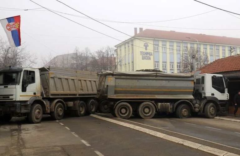 Koszovó lezárta a legforgalmasabb átkelőt a szerbiai határon